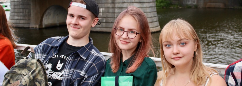 студенти на річковій прогулянці Влтавою липень 2019